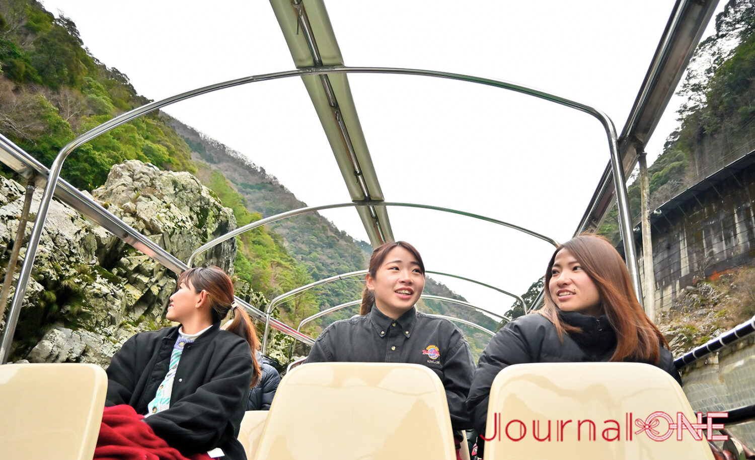 四国を元気に! | JR四国と女子ソフト・伊予銀行ヴェールスの地域創生 川口茉菜,庄村瑠衣､遠藤杏樺の3選手が徳島県大歩危峡の観光遊覧船で大自然に感動-Journal-ONE