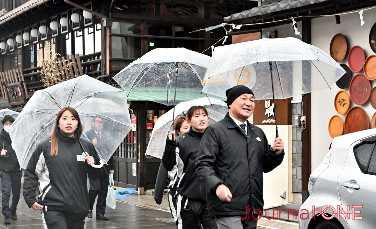 四国を元気に! | JR四国と女子ソフト・伊予銀行ヴェールスの地域創生 川口茉菜,庄村瑠衣、遠藤杏樺の3選手が金刀比羅宮で必勝祈願-Journal-ONE