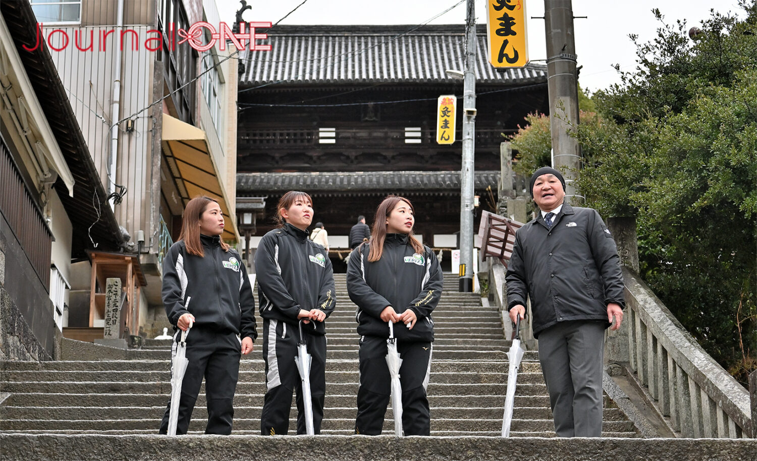 四国を元気に! | JR四国と女子ソフト・伊予銀行ヴェールスの地域創生 川口茉菜,庄村瑠衣、遠藤杏樺の3選手が金刀比羅宮で必勝祈願-Journal-ONE