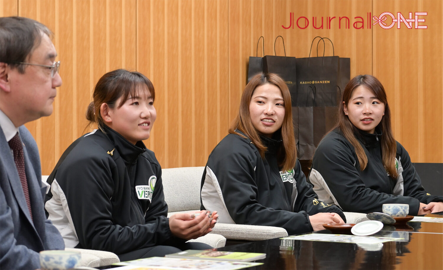 四国を元気に! | JR四国と女子ソフト・伊予銀行ヴェールスの地域創生 川口茉菜,庄村瑠衣、遠藤杏樺の3選手がJR四国本社で作戦会議-Journal-ONE