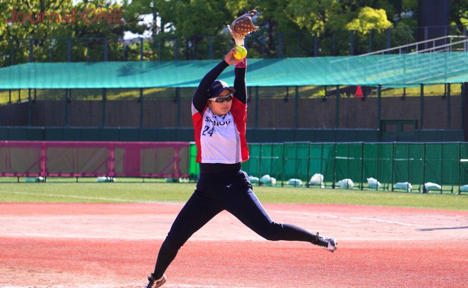 JournalーONE | ソフトボール・JDリーグの第7節 東海理化vsシオノギ 7回を無失点に抑え完封リレーを完成させた福田莉花(シオノギ)の力感あふれる投球