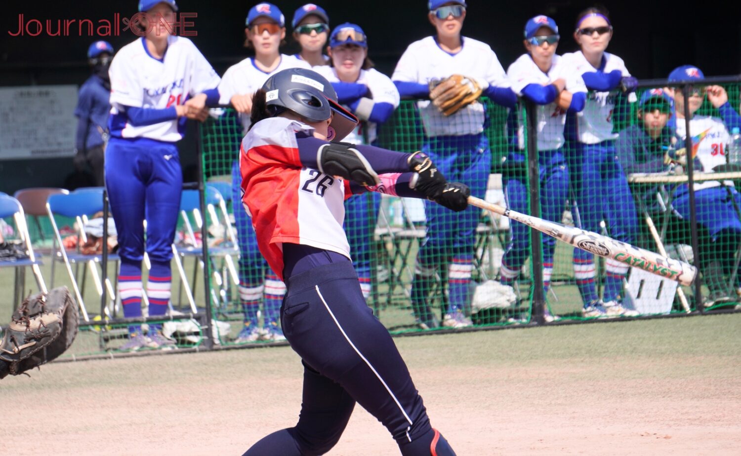 JournalｰONE | ソフトボール・JDリーグの第7節 東海理化vsシオノギ 2回先頭の水戸川が右越にランニングホームランを放つ