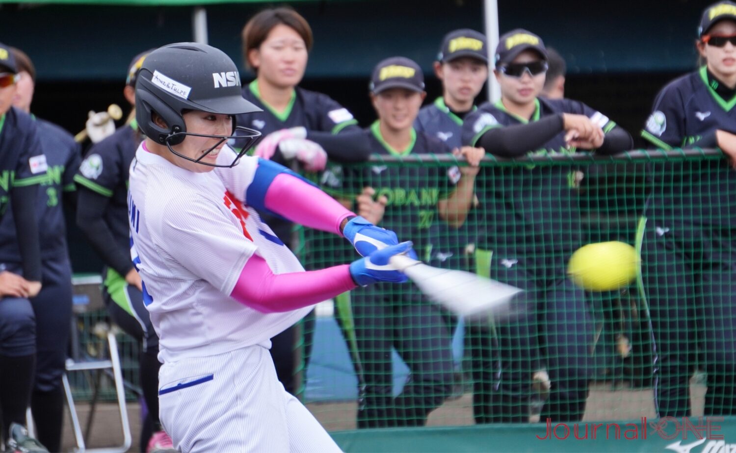 JournalーONE | ソフトボール・JDリーグの第4節 伊予銀行vs日本精工 母の日ゲームに値千金の2点本塁打を放った4番の小泉向日葵(日本精工)