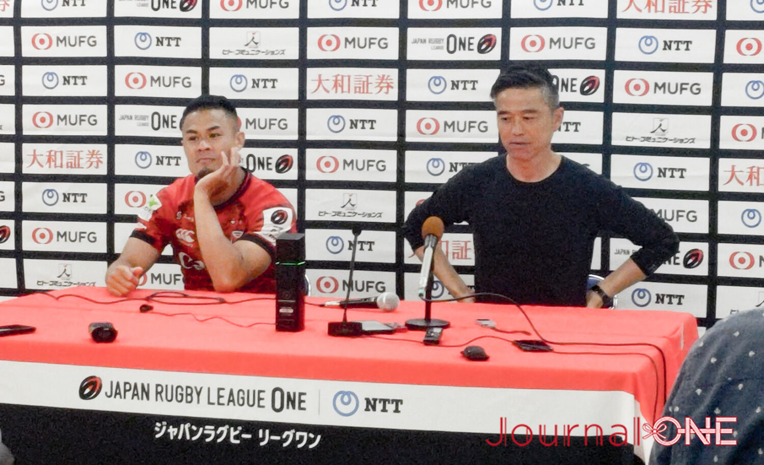 Journal-ONE | ラグビーリーグワン3位決定戦 東京SGと横浜Eの試合で厳しいマークを受けた南アフリカ代表のチェスリン・コルビ(東京SG)