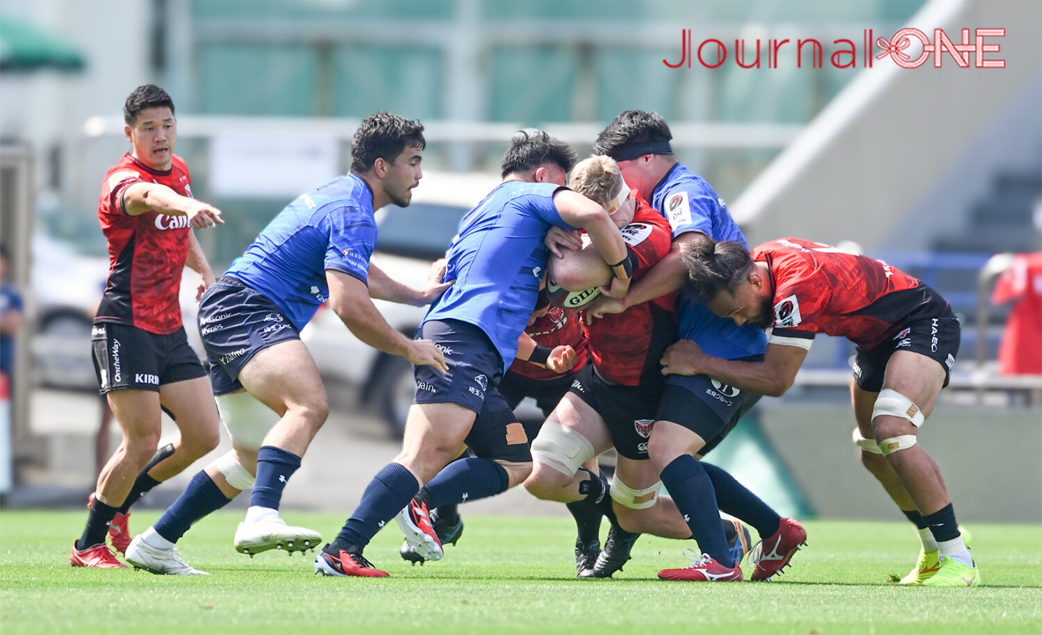Journal-ONE | ラグビーリーグワン準決勝 埼玉パナソニックワイルドナイツvs横浜キヤノンイーグルス 横浜Eと埼玉WKの中盤での攻防