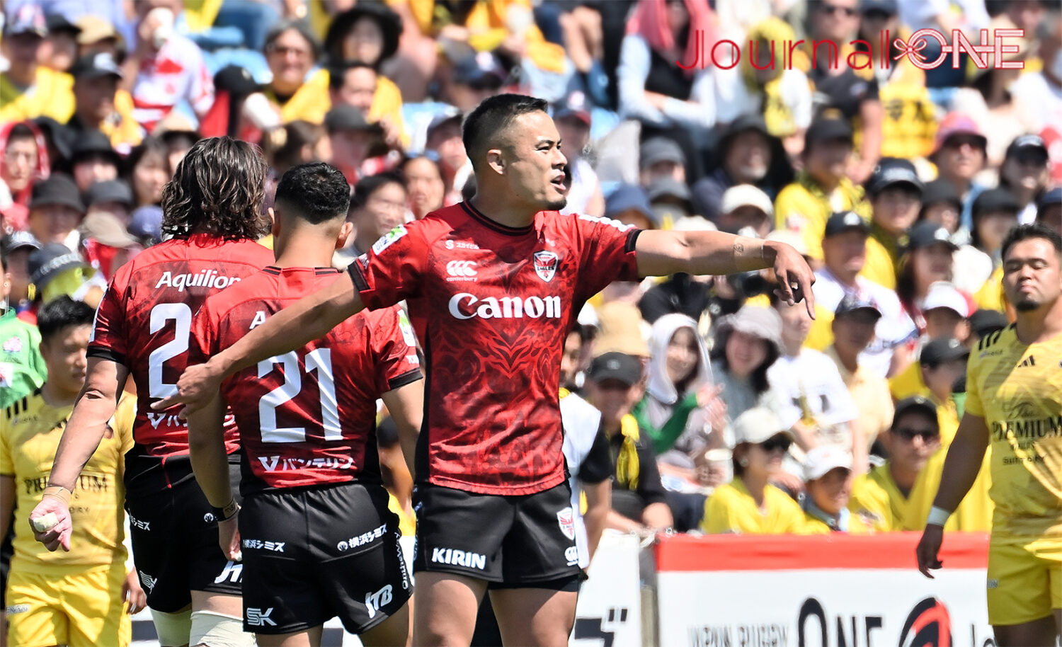 Journal-ONE | ラグビーリーグワン3位決定戦 東京SGと横浜Eの試合で厳しいマークを受けた南アフリカ代表のチェスリン・コルビ(東京SG)