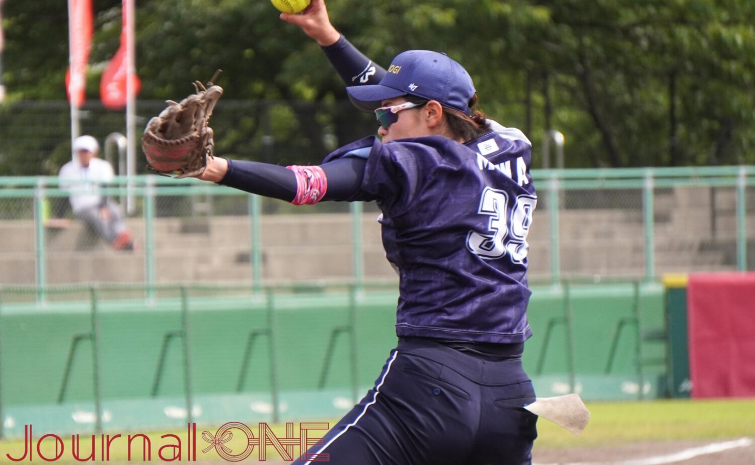 Journal-ONE | ソフトボール JDリーグ 交流戦 太陽誘電vsシオノギ 連投の三輪さくら(シオノギ)が先発のマウンドへ