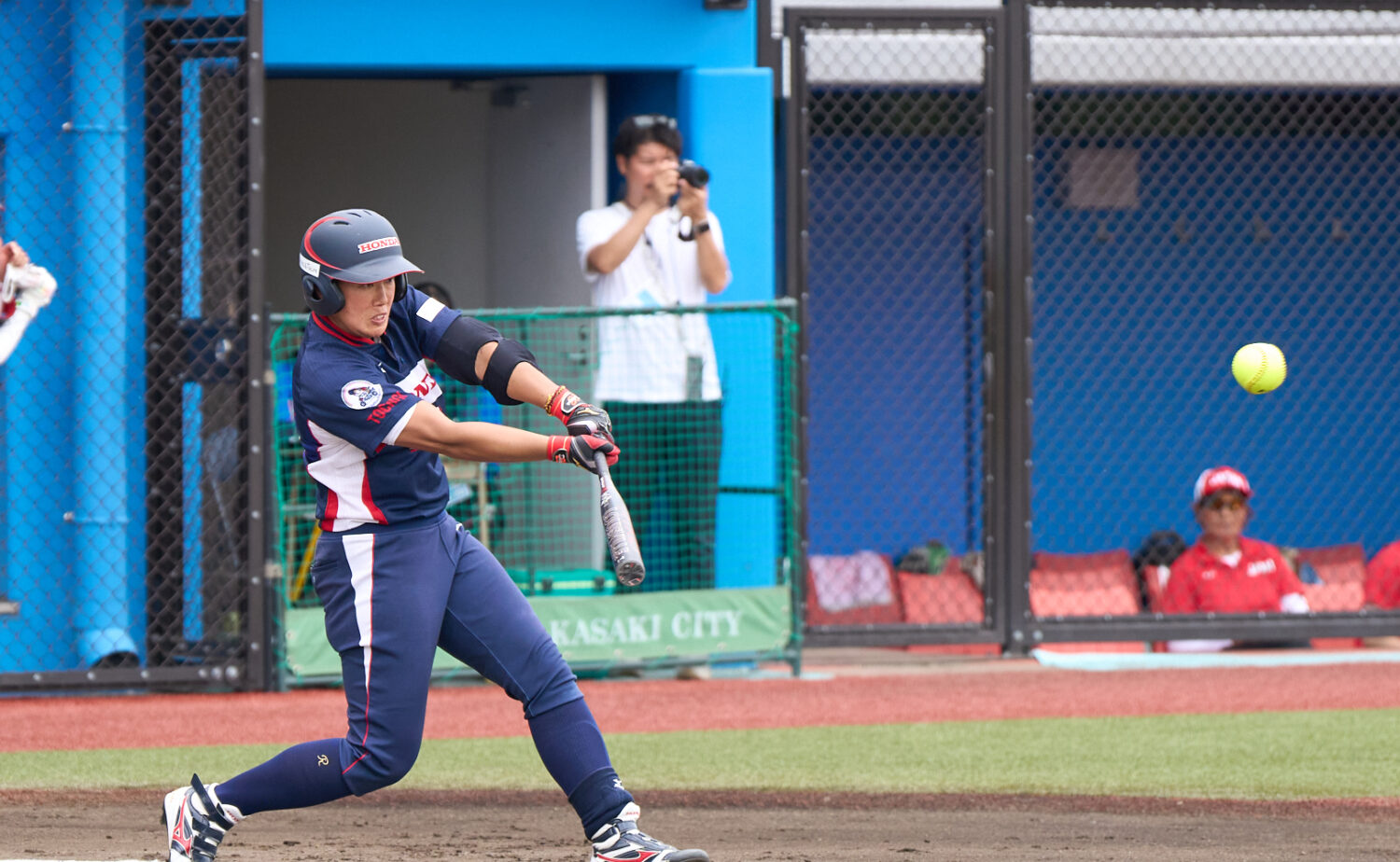 JournalｰONE | 女子ソフトボール日本代表とJDリーグ選抜が能登半島地震復興チャリティマッチ 石川県・門前高出身の大工谷真波選手（ホンダ）は先制適時打などで試合を盛り上げた