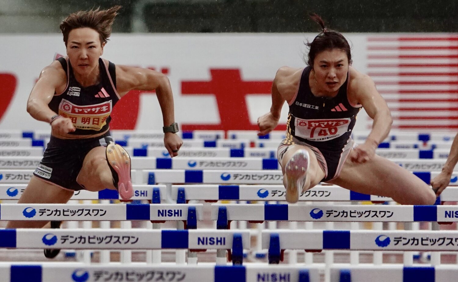 JournalーONE撮影 | 女子100mハードル準決勝で参加標準記録を突破した福部真子(右)が優勝しパリ五輪代表に内定-児玉育美撮影