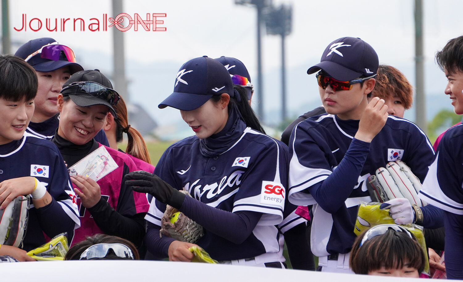 JournalーONE | 相手の言葉で会話し合う韓国代表と伊予銀行ヴェールズの選手たち-Jouurnal-ONE撮影