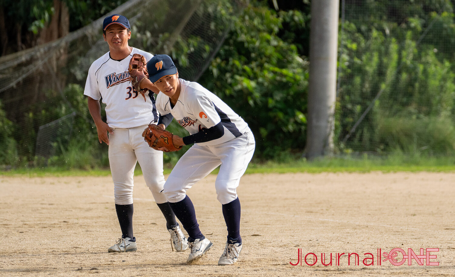 JournalーONE | 大学野球 実戦でのプレーを想定したキャッチボールをする和歌山大学野球部の選手たち-JournalーONE撮影