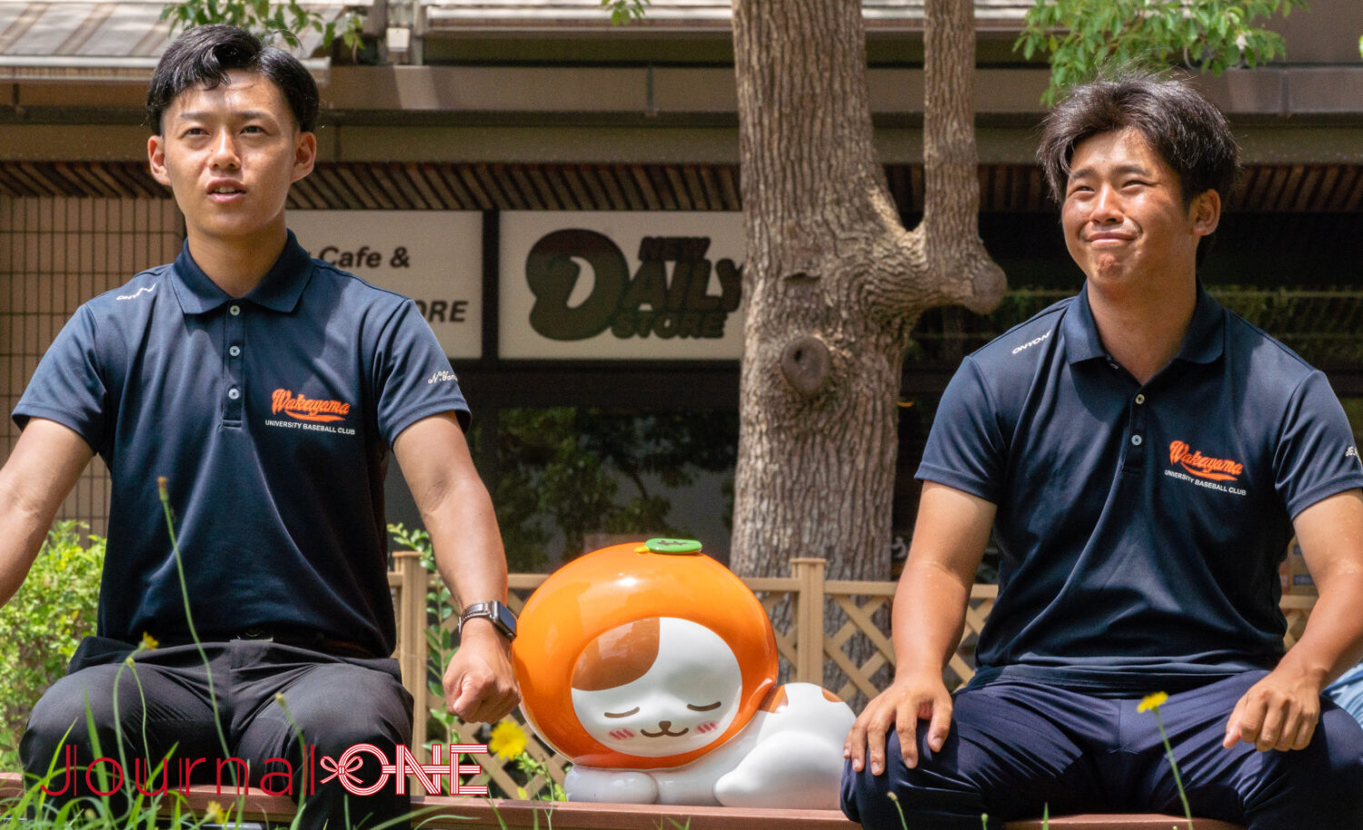JournalーONE | 和歌山大学野球部の山本直輝主務と長岡公平選手は充実感を漲らせてノーサイン野球の効果を話す-JournalーONE撮影