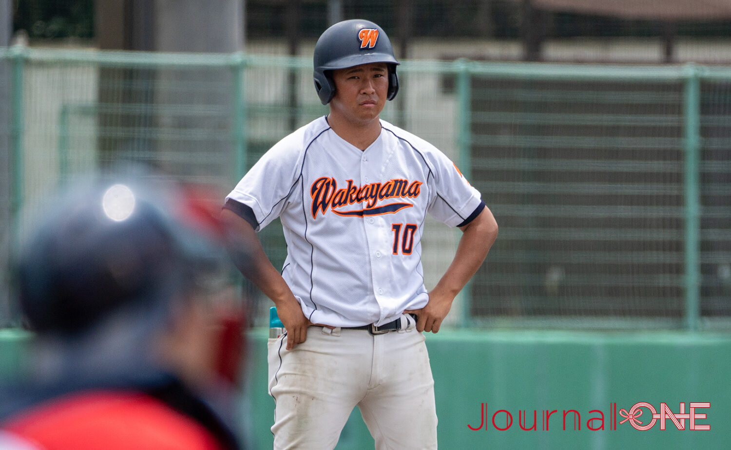 JournalーONE | 試合では三塁コーチャーとしてチームを支える長岡広平選手(和歌山大)-JournalーONE撮影