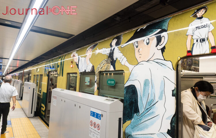 あだち充の漫画タッチが描かれた甲子園100周年ラッピングトレイン