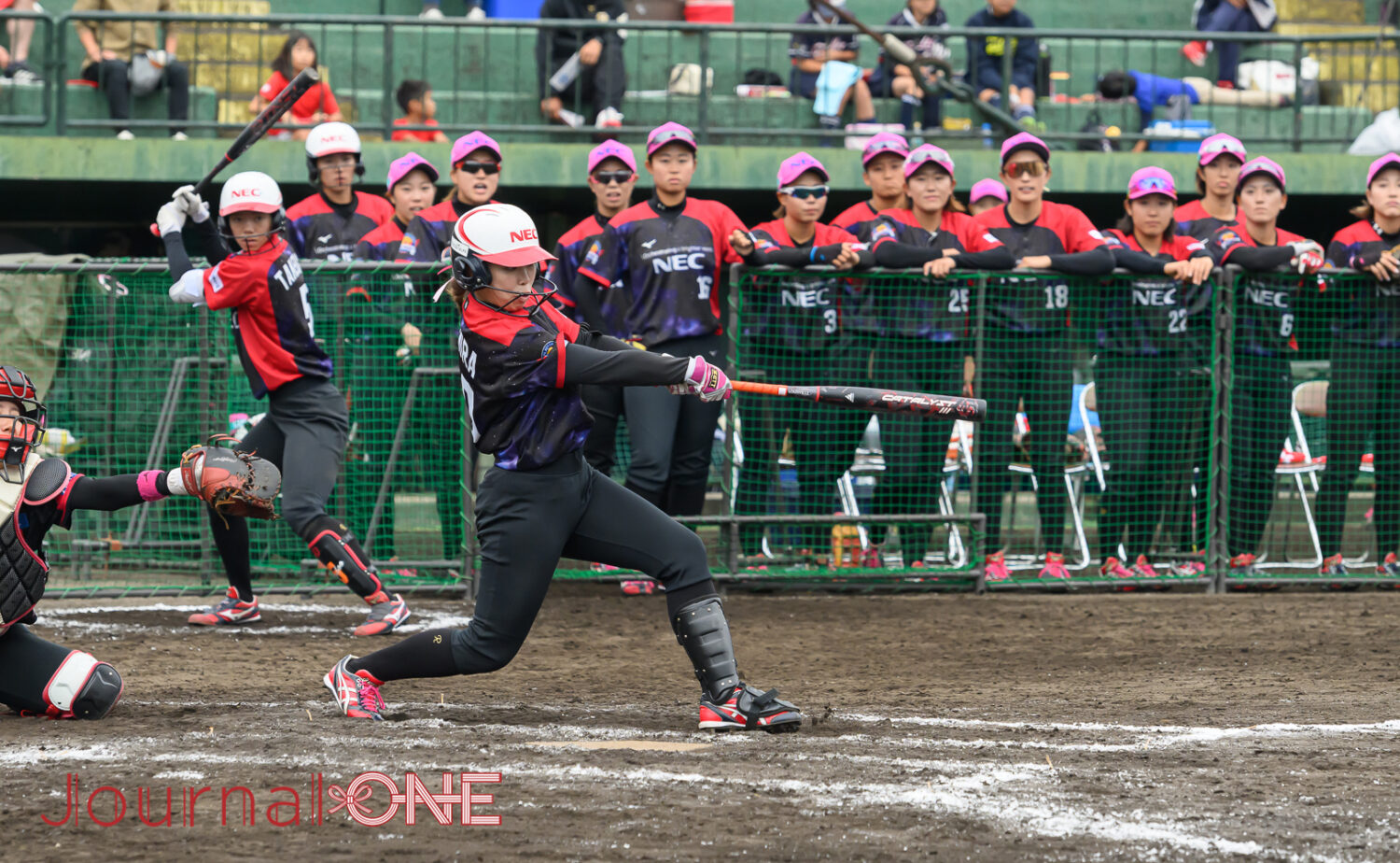 代打2点本塁打を放つ木村友奏(NECプラットフォームズ)-JournalーONE撮影