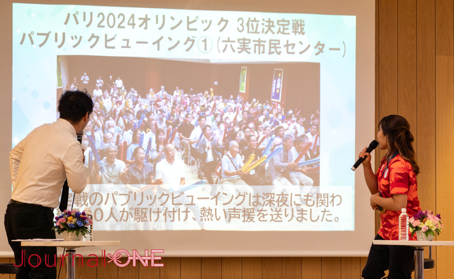 JournalーONE | スライドで応援の様子を振り返る須﨑優衣選手ーJournalーONE撮影