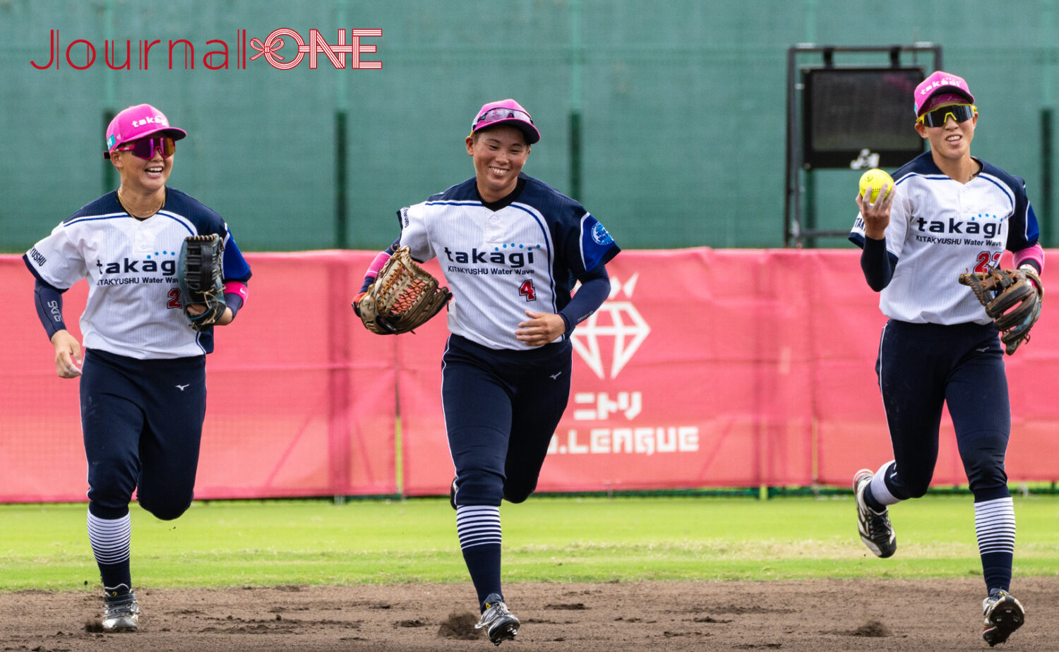 Journal-ONE | JDリーグ第11節 東海理化vsタカギ北九州 先発・今村みなみの力投に応え好守備を見せたタカギ北九州の外野陣-JournalーONE撮影