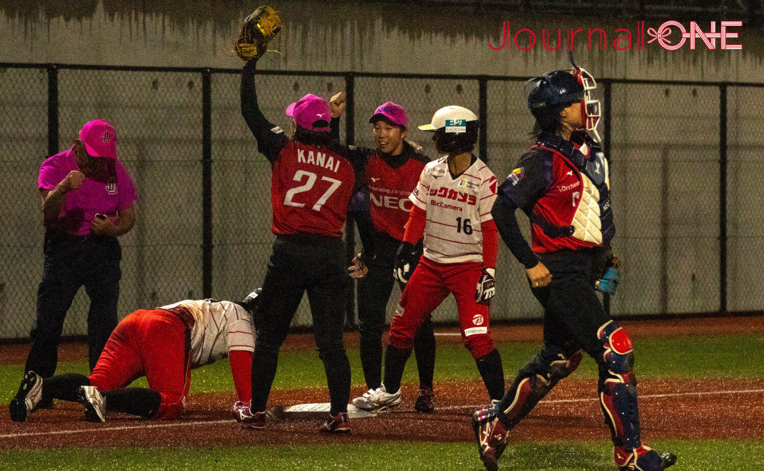 JDリーグ | ビックカメラ高崎vsNECプラットフォームズ スクイズエンドランを阻止したNECプラットフォームズーJournalーONE撮影