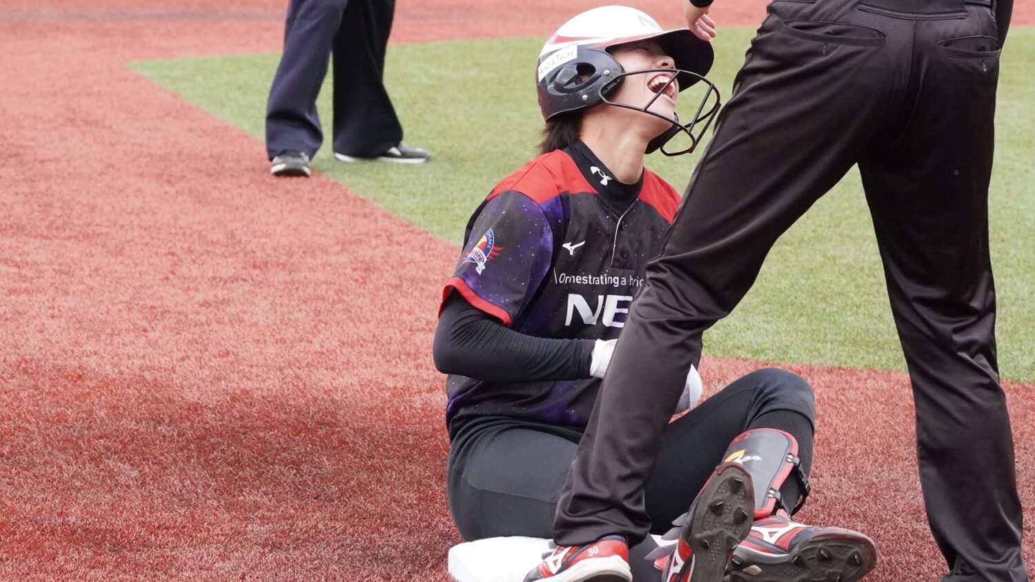 Journal-ONE | Honda vs NEC 適時三塁打でスライディングした竹内みのり（NEC）-Journal-ONE撮影