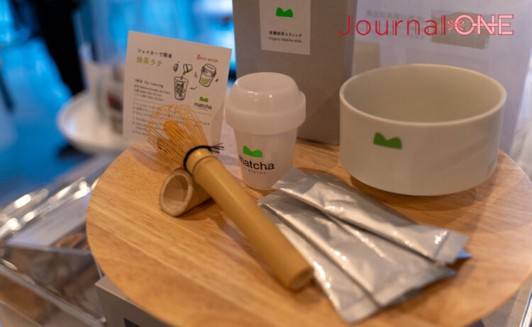 掛川駅北口にある茶寮、抹茶きみくらの物販コーナー。ジャーナルワン撮影