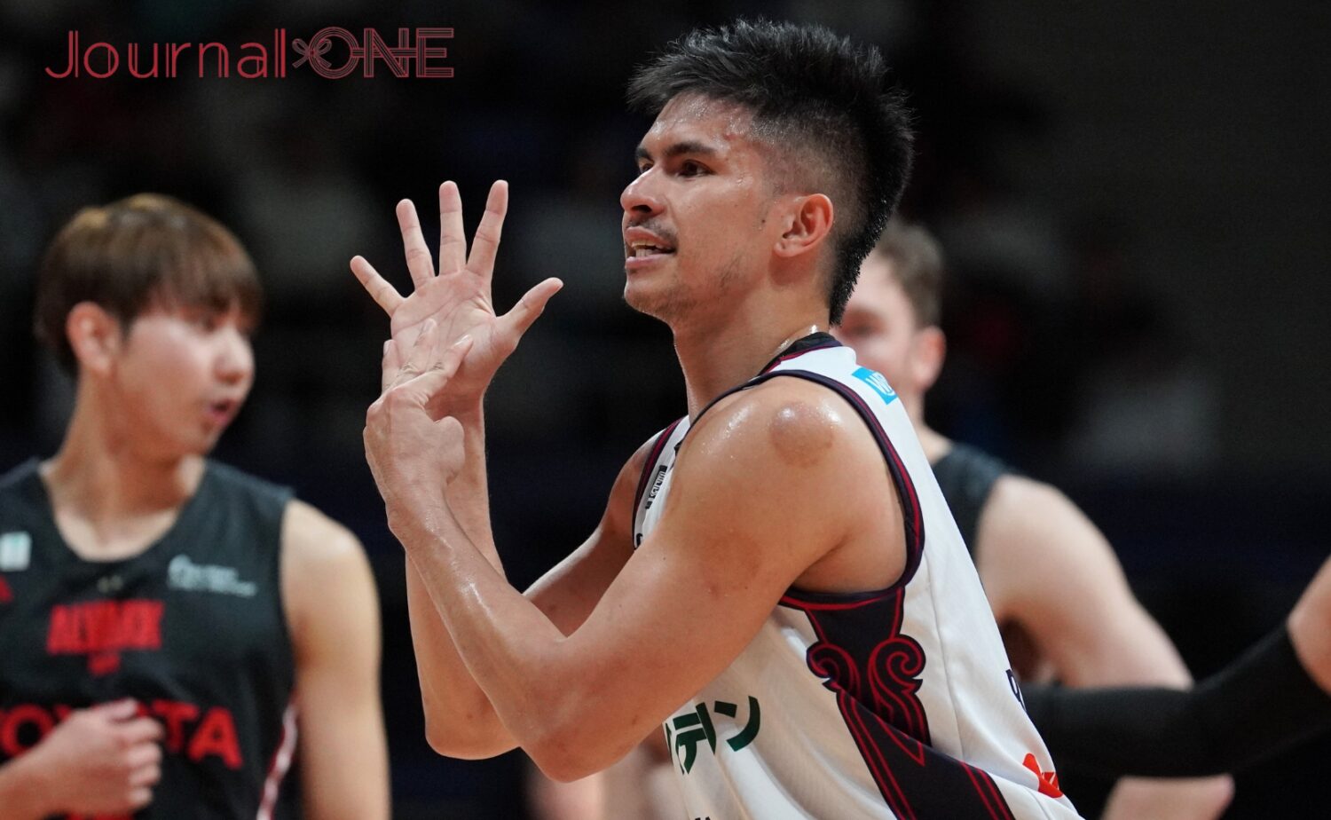 キーファー・ラベナ選手の活躍で逆転に成功した横浜BC-Journal-ONE撮影