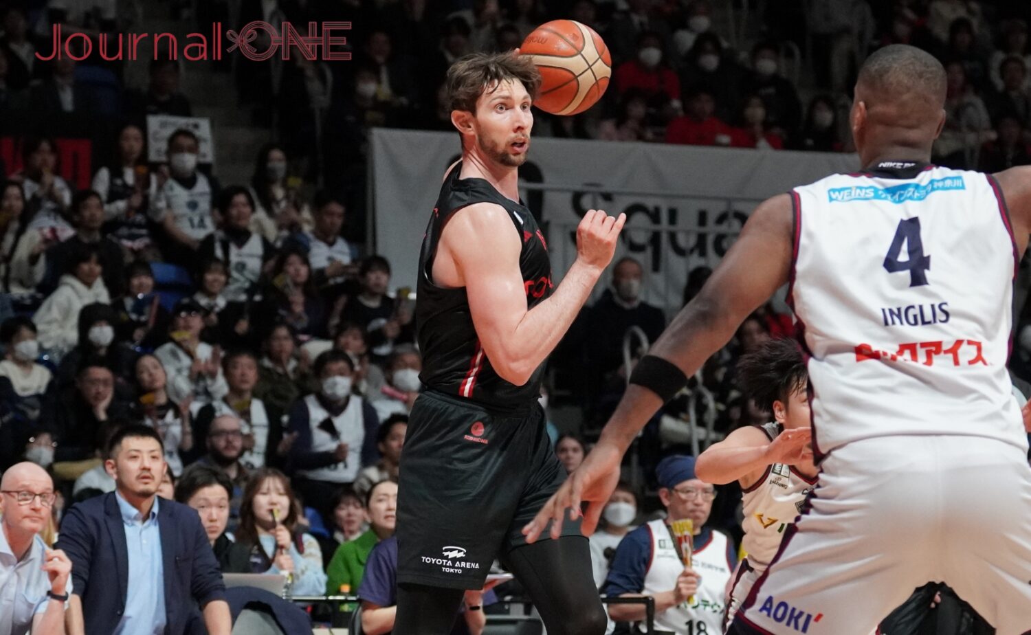 シュートにアシスト、リバウンドと活躍したロシター選手（A東京）-Journal-ONE撮影