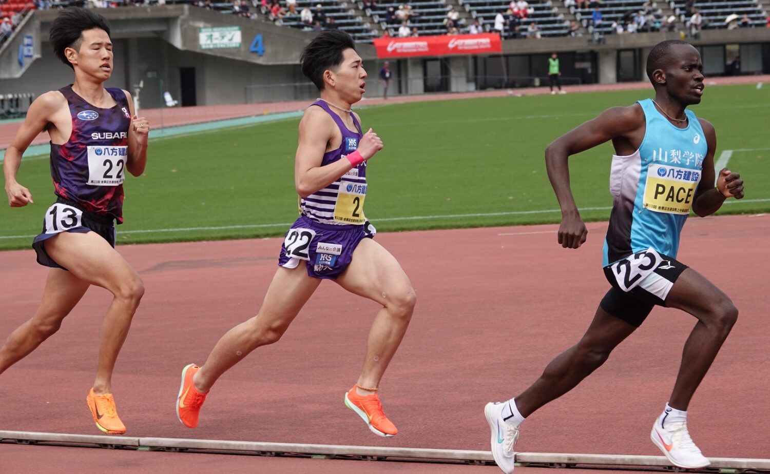 学生初戦を1500mでスタートさせた落合(中央)‐児玉育美撮影