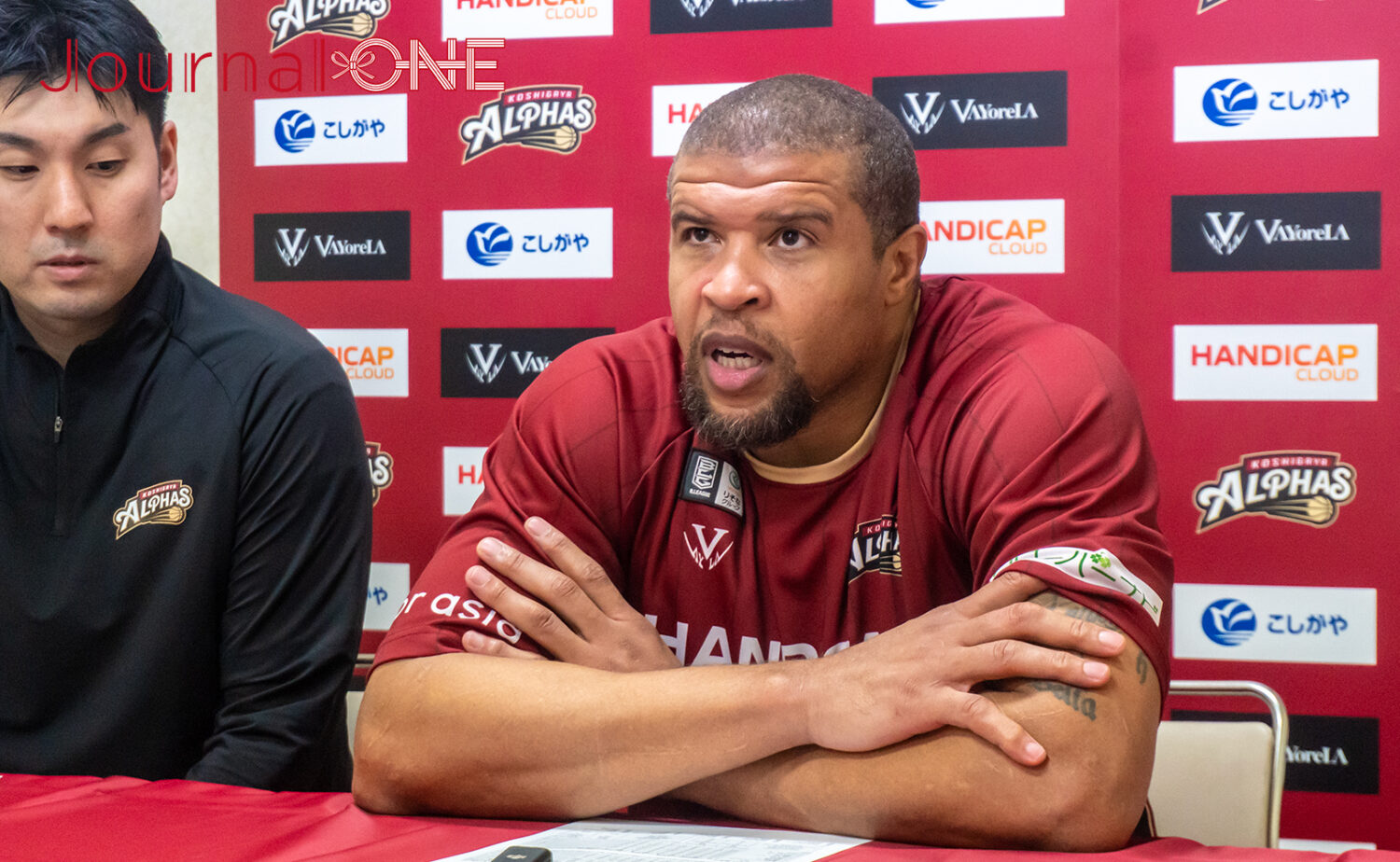 試合後の会見でファンへの感謝を伝えるジェフ・ギブス選手-Journal-ONE撮影