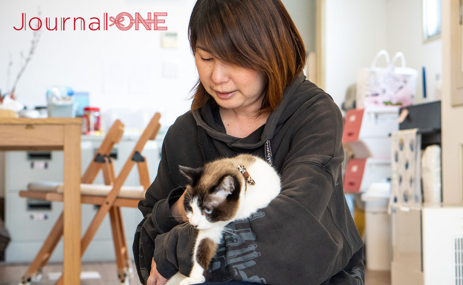 猫の特徴を良く知ることでトラブルも減らせると石山さん‐Journal-ONE撮影