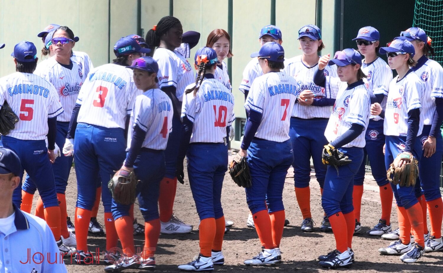 開幕戦に臨んだ日立サンディーバの選手たち‐Journal-ONE撮影