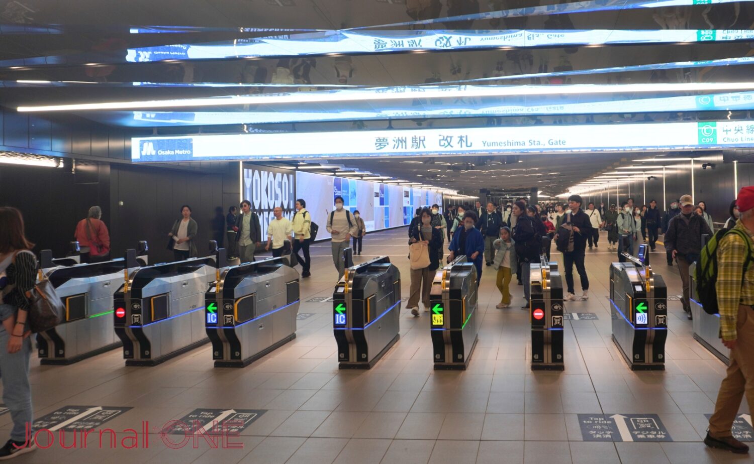 広々とした夢洲駅の改札口-Journal-ONE撮影