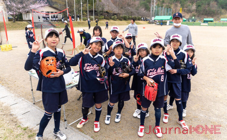 試合前に笑顔で撮影に応じる静岡EAST MAX SCの選手たち‐Journal-ONE撮影