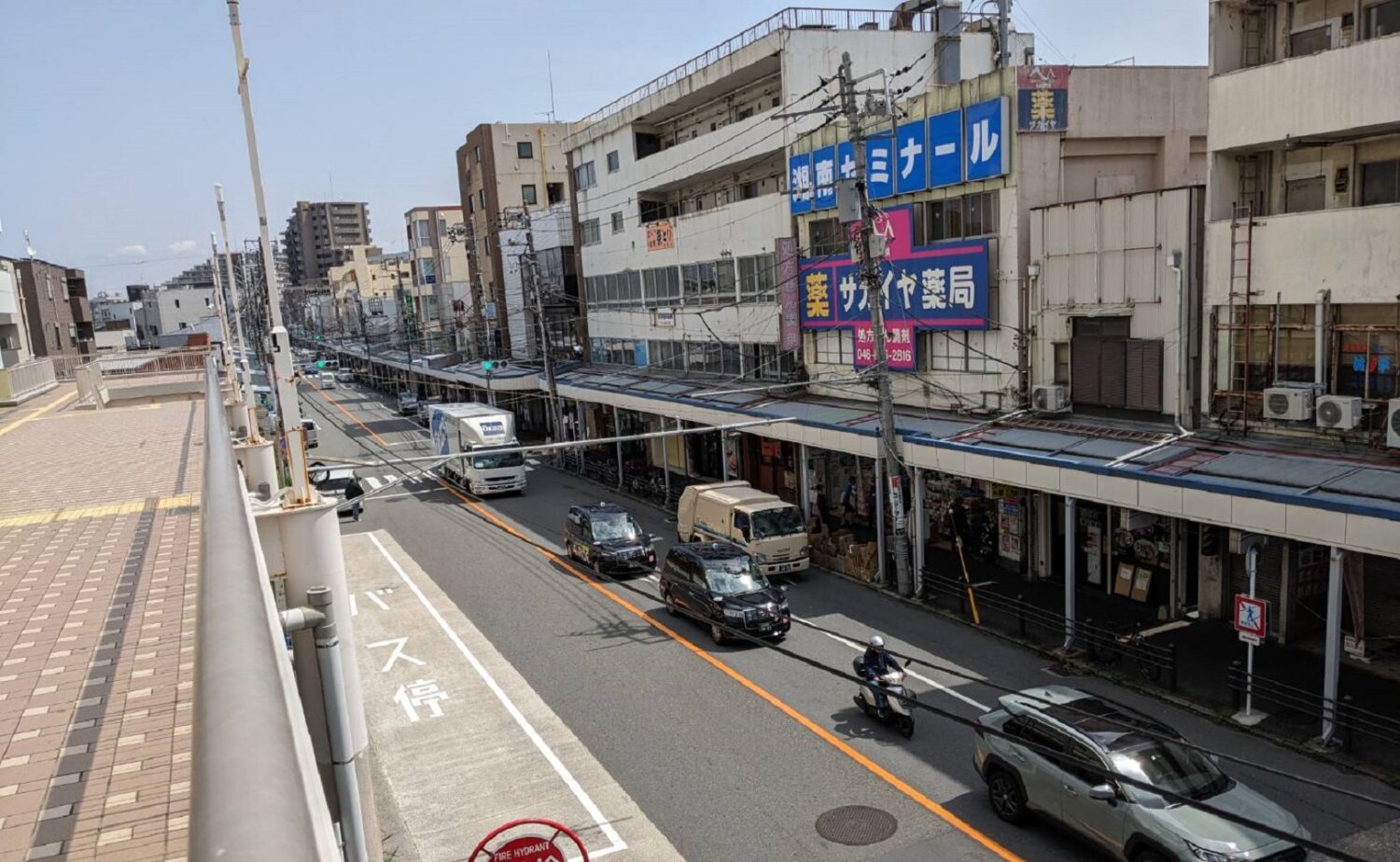 ノスタルジックな夏島貝塚通りの商店街-平床大輔撮影