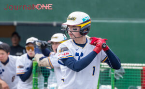 再輝動】須藤 志歩-豊田自動織機シャイニングベガ JDリーグ - 日本と