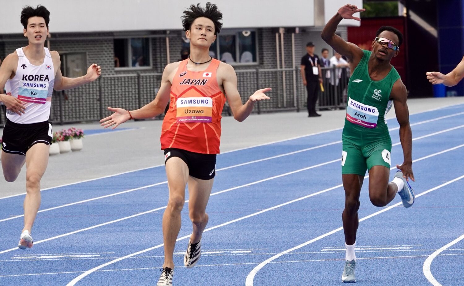 200mで好記録を連発している鵜澤（中央）。日本人初の19秒台が目前に迫っている‐児玉育美撮影