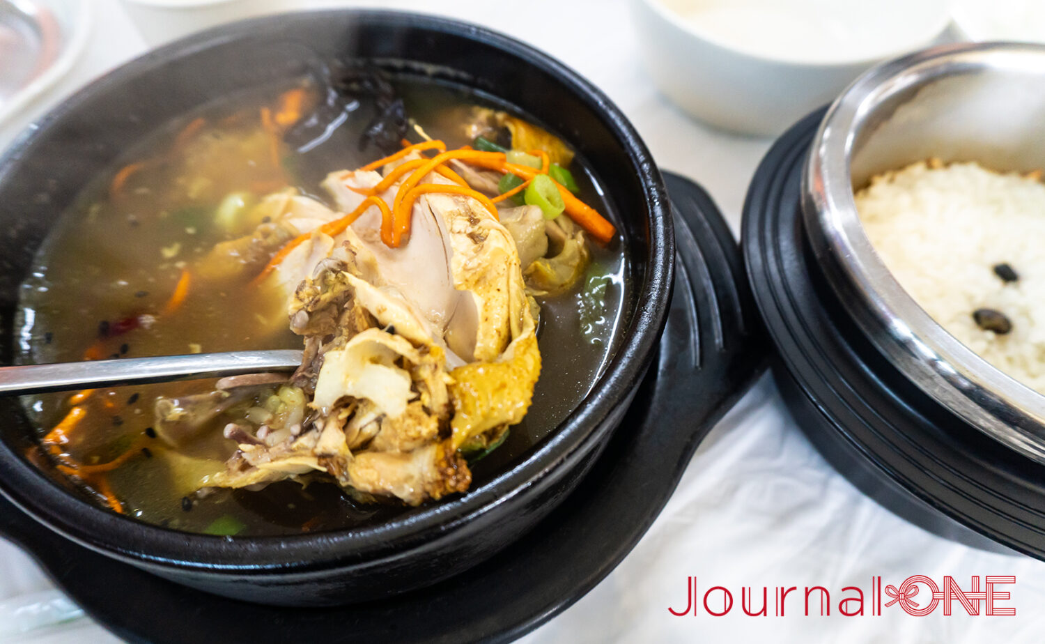 漢方参鶏湯（약초꾼 한방 삼계탕｜ヤチョックン ハンバン サムゲタン）