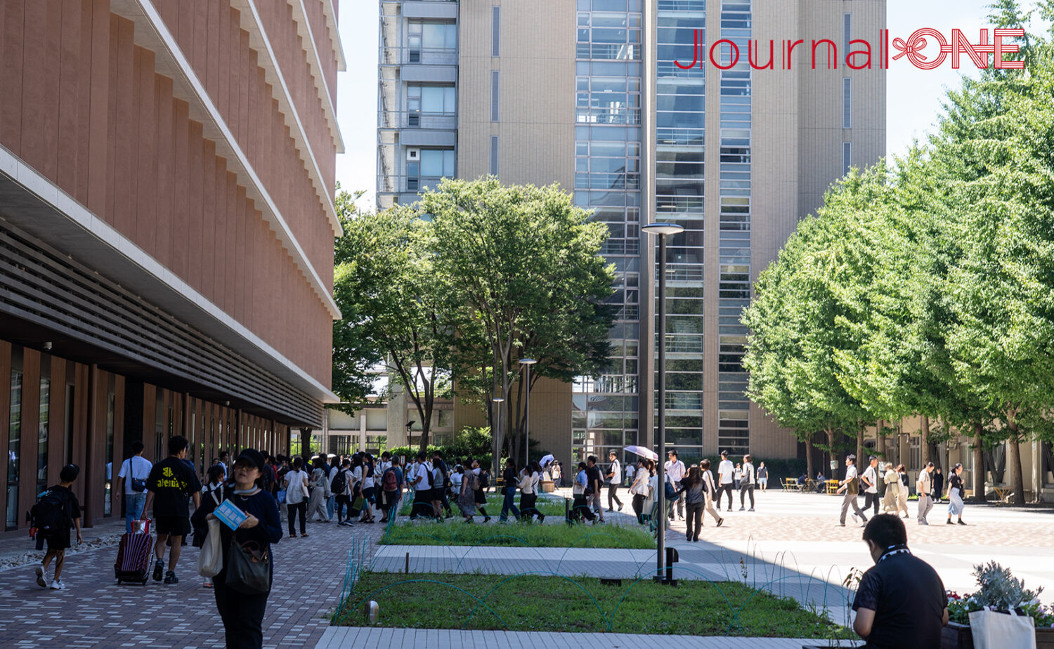 東京農業大学のオープンキャンパスに訪れる多くの人々（2025年8月2日）