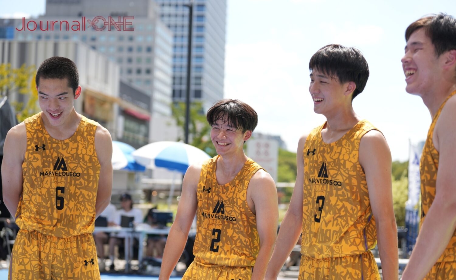 笑顔で勝利を振り返る國學院久我山高の選手たち-Journal-ONE撮影