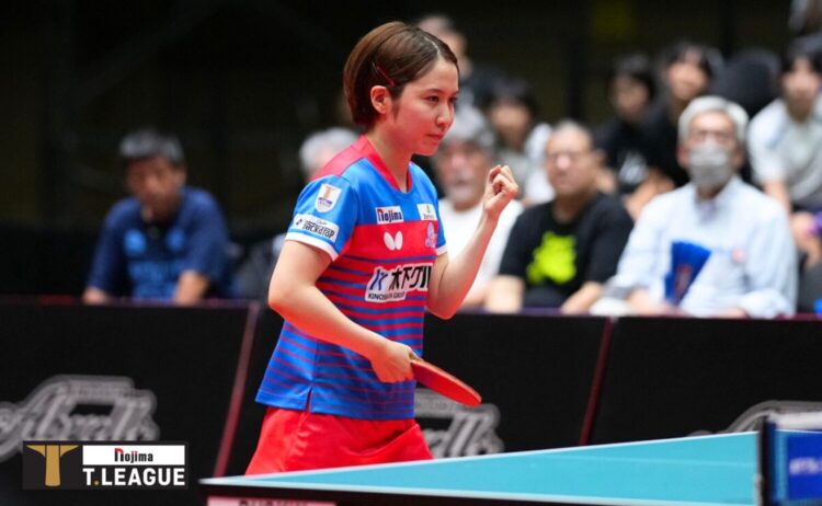ガッツポーズを見せる平野美宇-（C）T.LEAGUE
