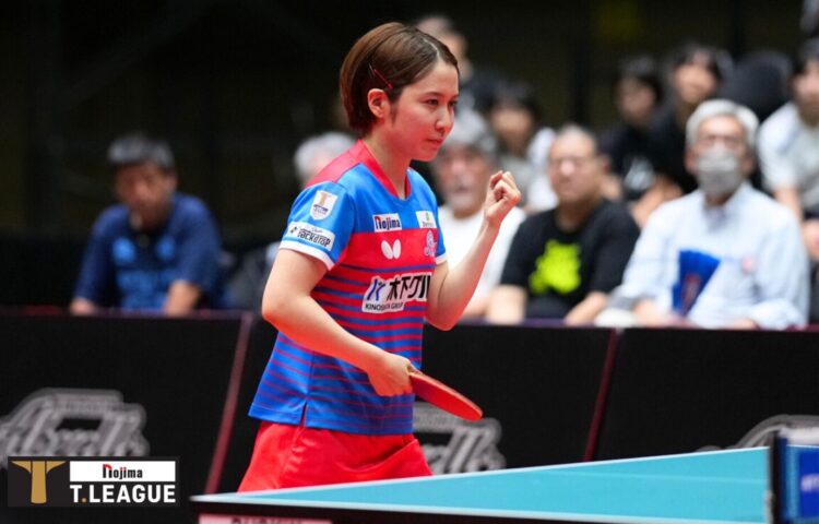 ガッツポーズを見せる平野美宇-(C)T.LEAGUE
