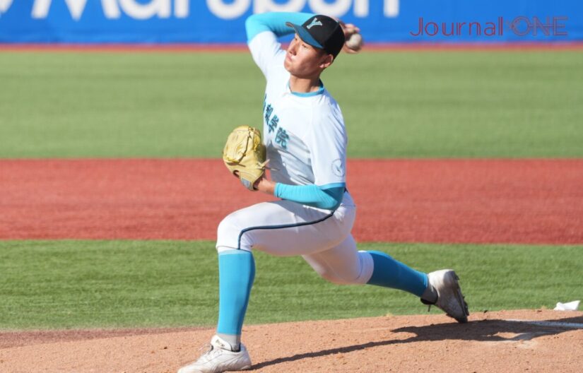 明治神宮野球大会で投げる菰田陽生（山梨学院）