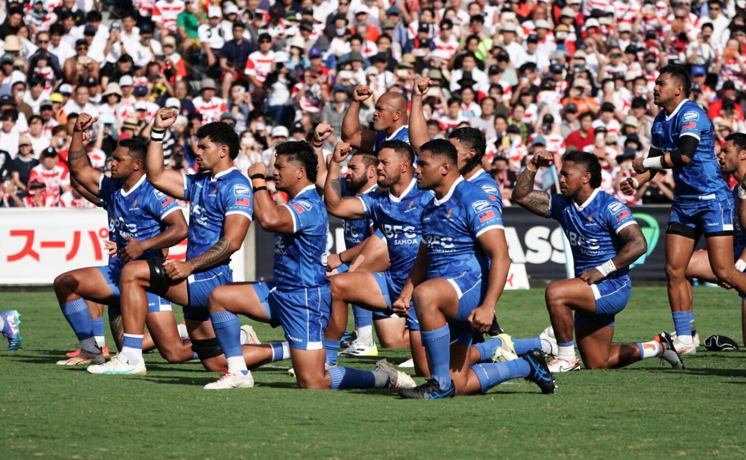 ラグビー2024年9月、日本戦を前にシヴァタウを披露するサモア代表　写真：斉藤健仁