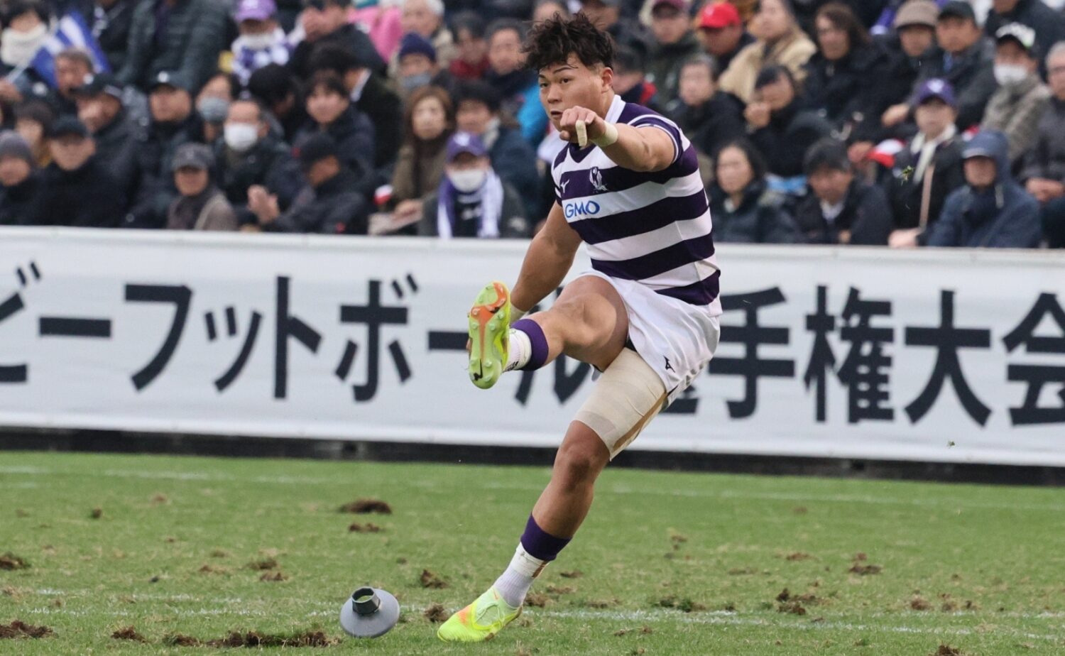 大学ラグビー ゴールを決める明治大学キャプテンのCTB平／写真：斉藤健仁
