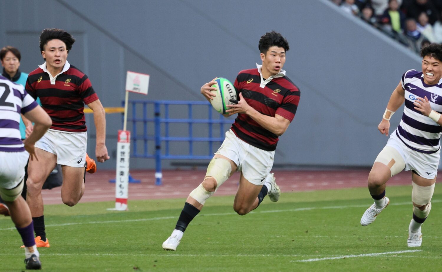 早明戦となった大学ラグビー決勝|終盤は自陣からも積極的に攻めた早稲田大学FB矢崎