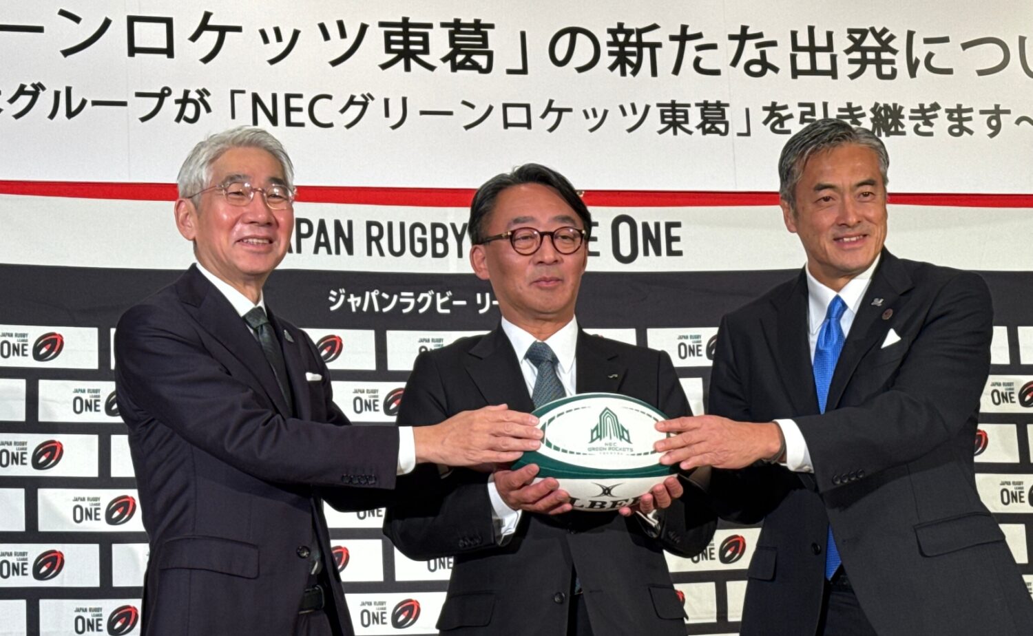 グリーンロケッツ譲渡の記者会見 左からNECの森田社長、JR東日本の喜勢社長、リーグワンの玉塚理事長