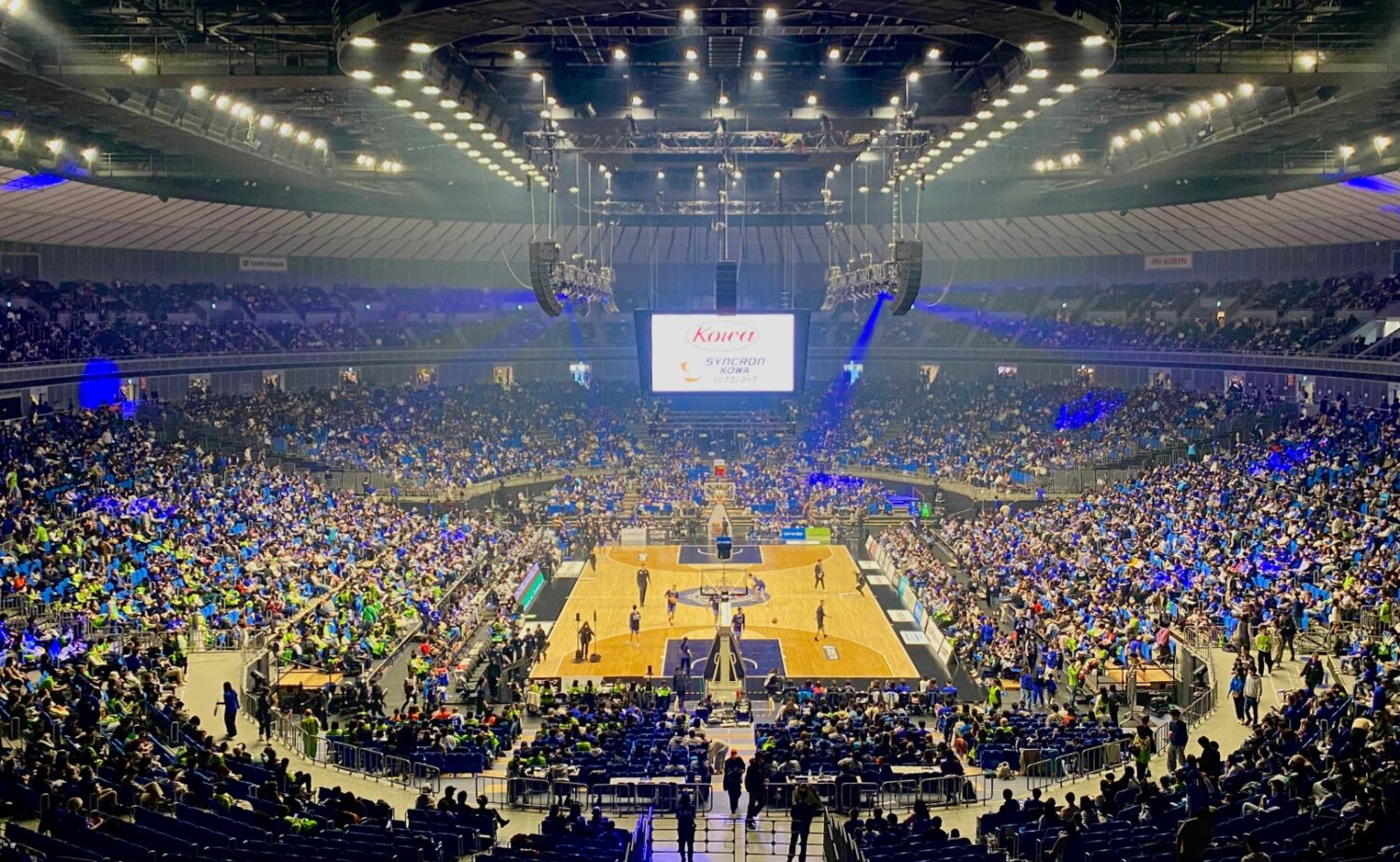 Bリーグ プレーオフ 2026のファイナル会場となる横浜アリーナ。一万人超の観客が創り出す熱狂とカタルシスの情景。