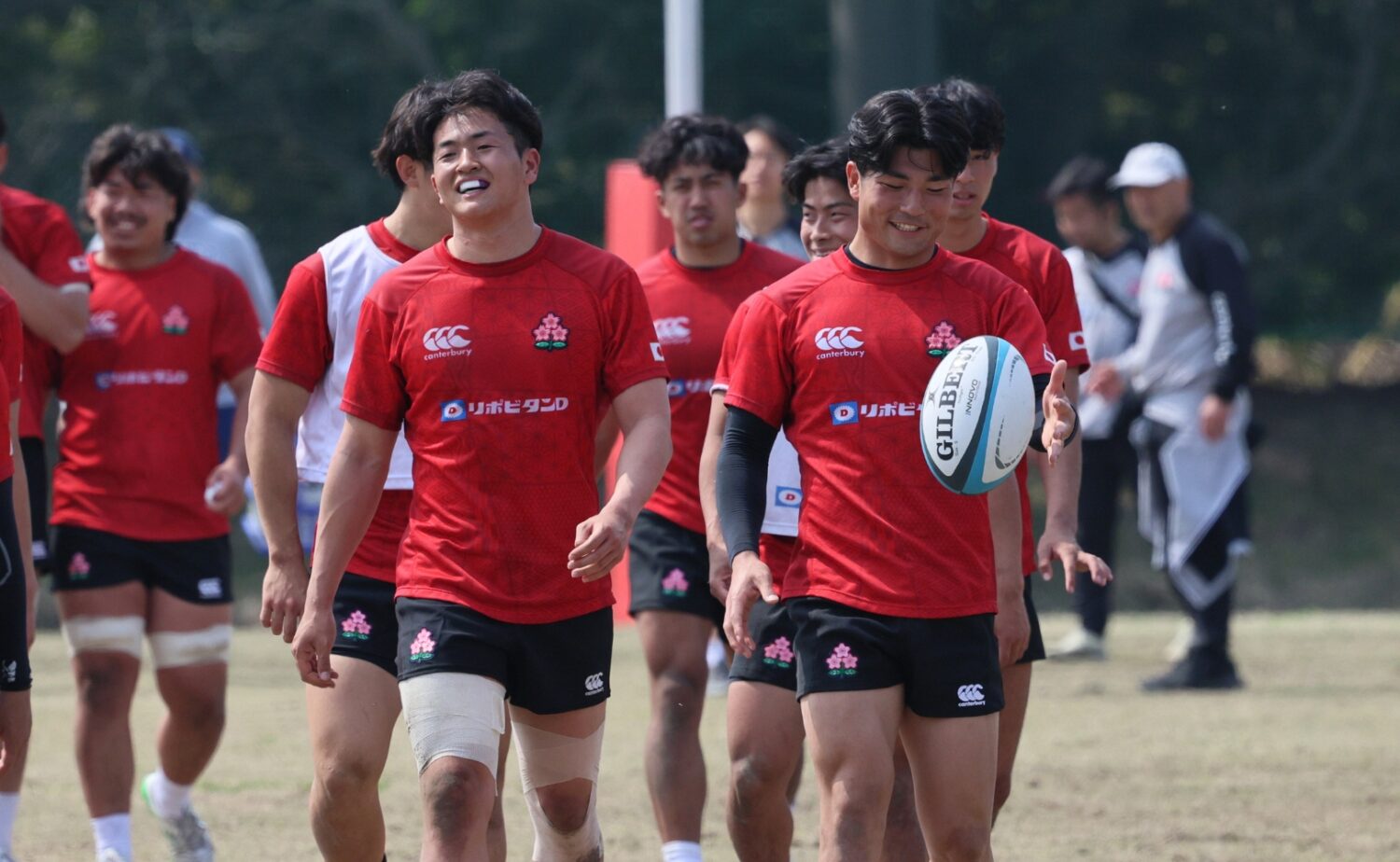 ラグビーU23日本代表 明治大のFB竹之下仁吾(左)とWTB白井瑛人
