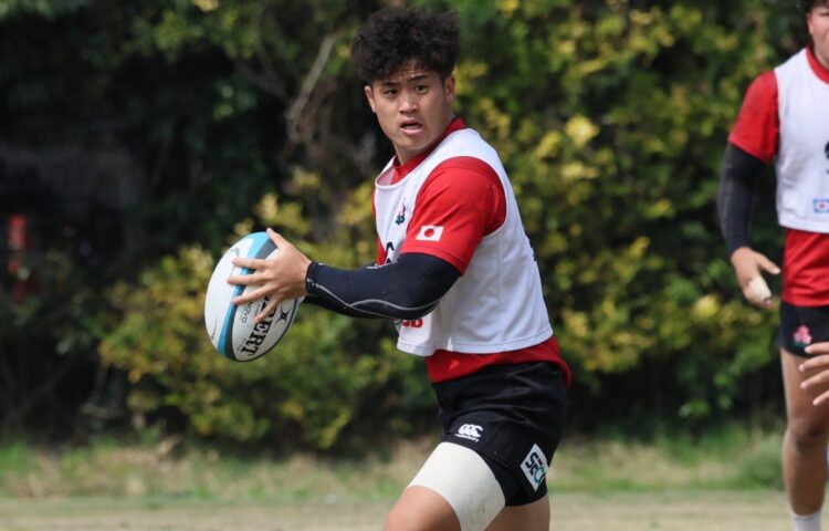 U23日本代表から、6試合連続の先発となったSO伊藤（明治大4年）‐斉藤健仁撮影