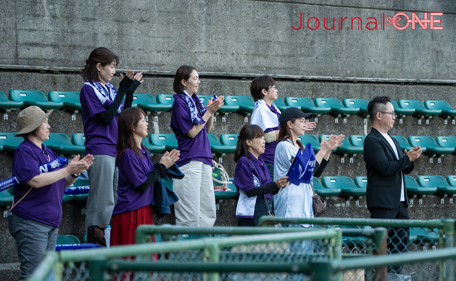 明大の選手たちは高知県でも関係者の声援を受けた-Journal-ONE撮影