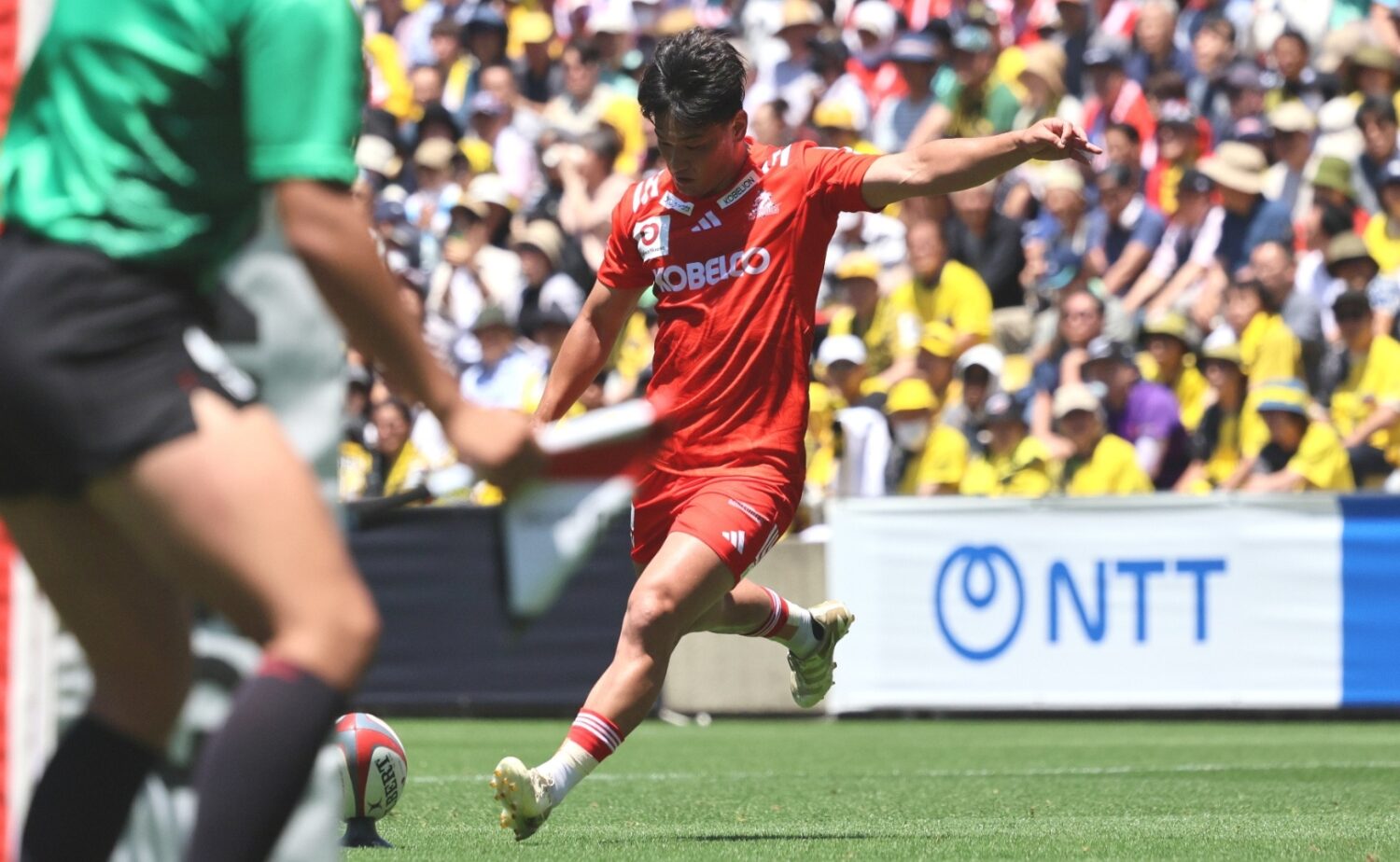 ゴールを決めるスティーラーズの共同キャプテンSO李‐斉藤健仁撮影